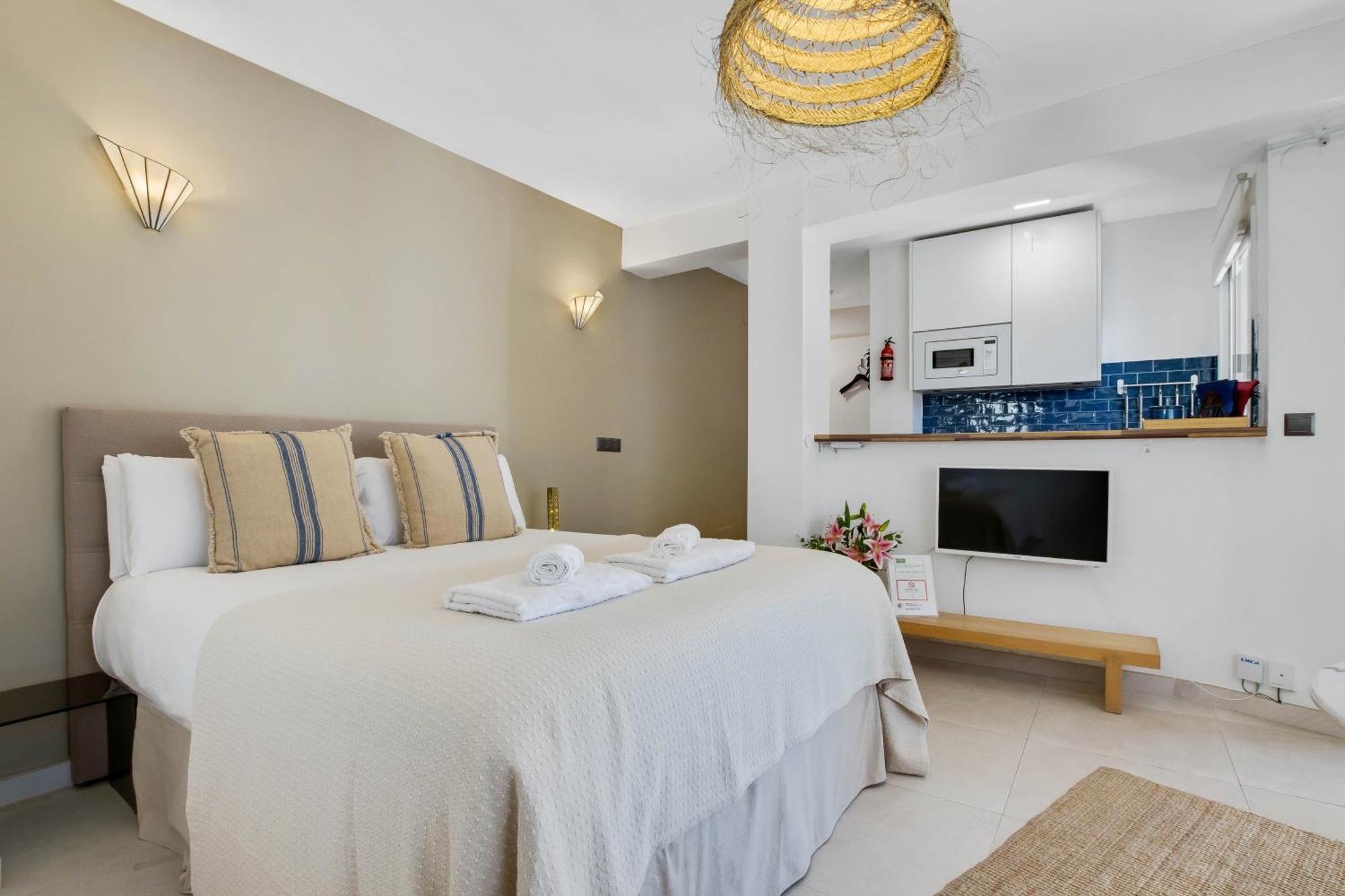 Shiny Studio With Pool & Carihuela Beach At 500M Torremolinos Buitenkant foto