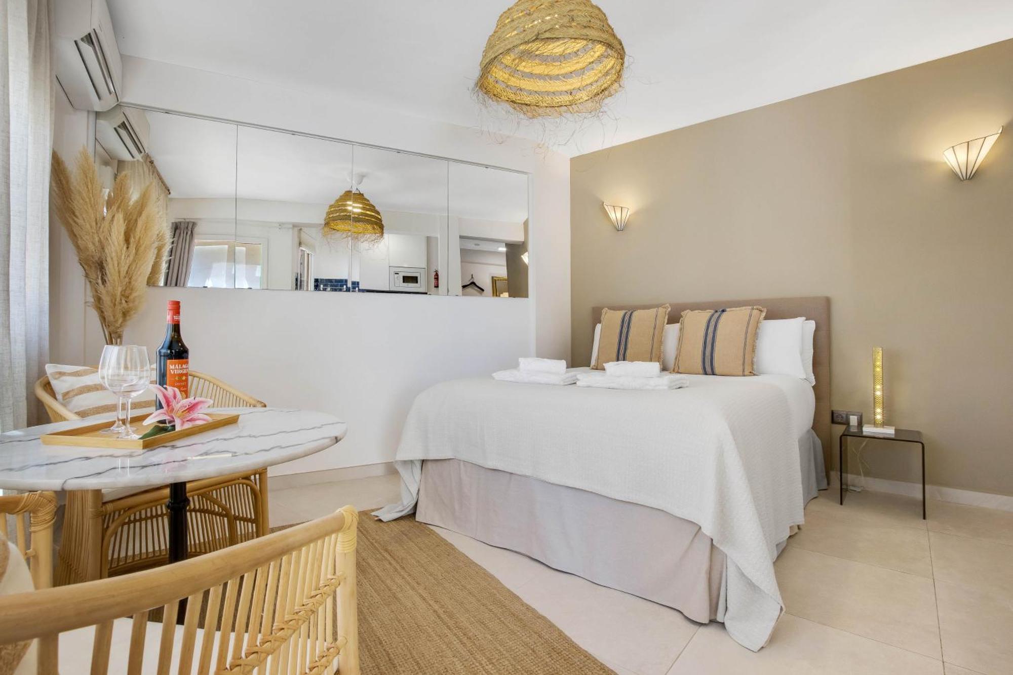 Shiny Studio With Pool & Carihuela Beach At 500M Torremolinos Buitenkant foto